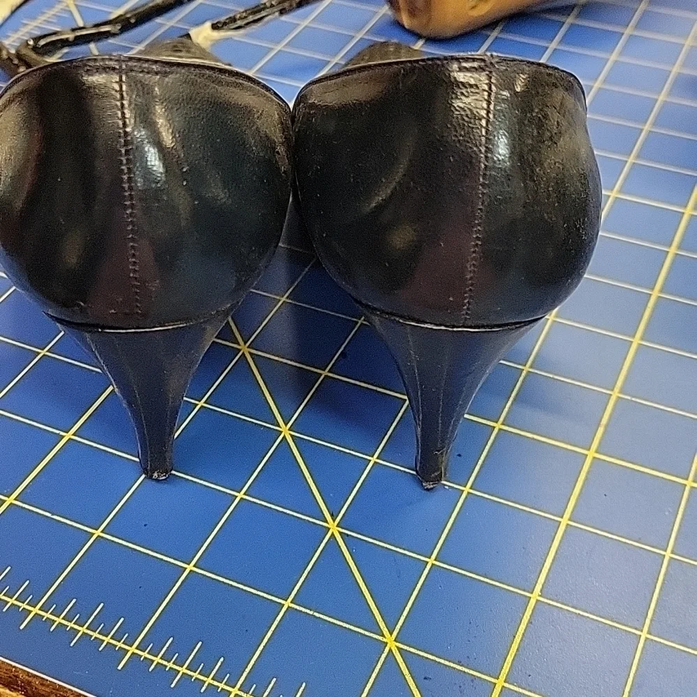Mary V's Made in Spain Vintage Black Pumps Needs Heel Tips Size 8